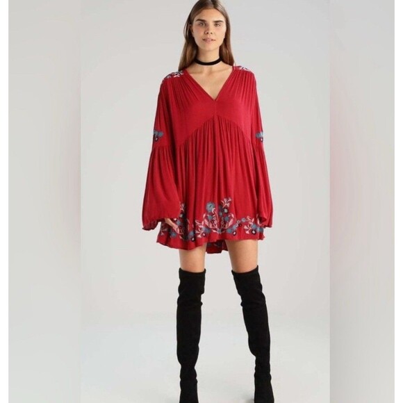 $148 NWT FREE PEOPLE SIZE S FLORAL EMBROIDERED BELL SLEEVES MINI DRESS RED Sz S - Picture 1 of 10